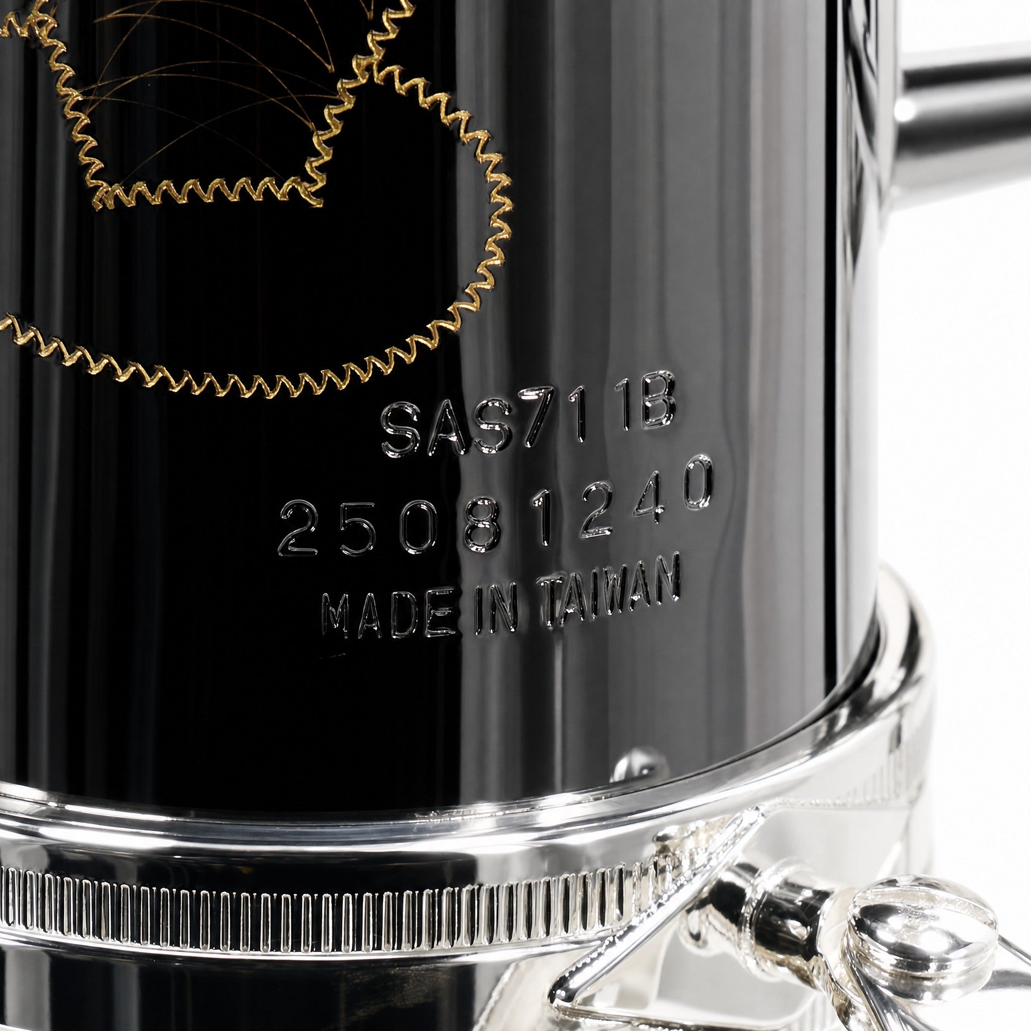 Selmer SAS711B Professional Alto Saxophone in Black Nickel