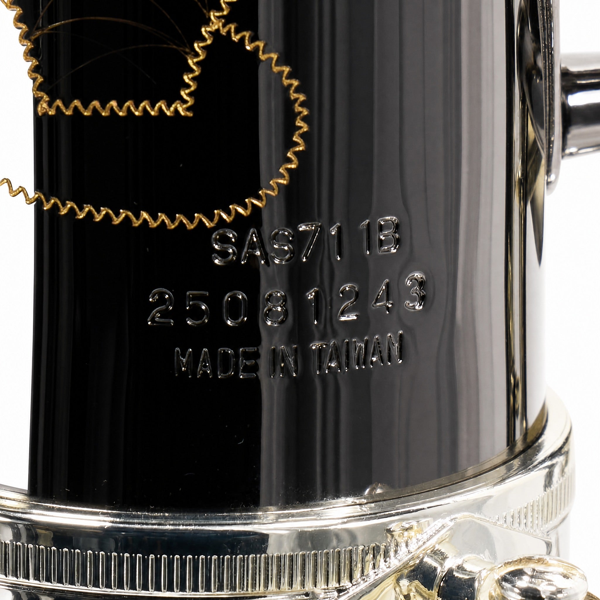 Selmer SAS711B Professional Eb Alto Saxophone in Black Nickel